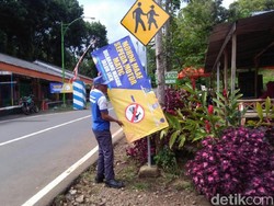Spanduk Larangan Motor Matic Naik ke Ijen Akhirnya Dicopot