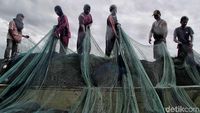 Nelayan Muara Angke Takut Melaut Pasca Tsunami Selat Sunda