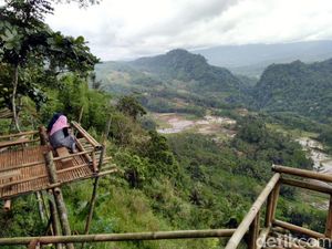 Foto: Puncak Bangku Ciamis yang Sejuk & Asyik Buat Selfie