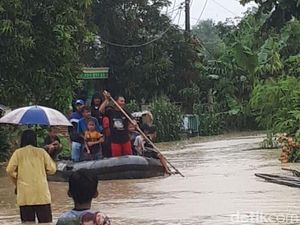 Banjir di Lokasi Tsunami Pandeglang Rendam 500 Rumah Banjir di Lokasi Tsunami Pandeglang Rendam 500 Rumah