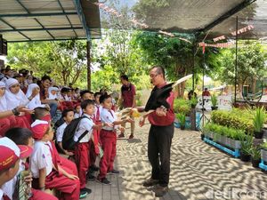 Atraksi Burung di Maharani Zoo Lamongan yang Bikin Gemas