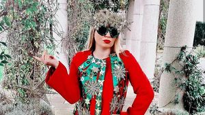 Foto: Wanita Ini Dandan Gila-gilaan Jadi Mirip dengan Pohon Natal