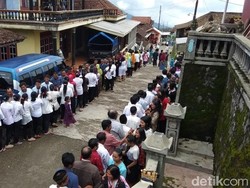 Melihat Indahnya Kerukunan 3 Agama di Lereng Merbabu Saat Natal