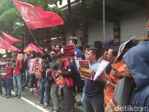 Diberi Job Bersihkan Ranting Pohon, Operator Gardu Induk PLN Demo Diberi Job Bersihkan Ranting Pohon, Operator Gardu Induk PLN Demo