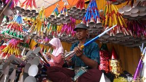 Rejeki Musiman Perajin Terompet
