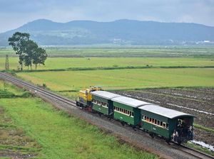 Menanti Kereta Istimewa dari KAI Menanti Kereta Istimewa dari KAI