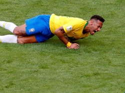 Neymar Hormati Pele, tapi Tidak dengan Tuduhan Divingnya