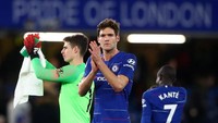 Di posisi bek kiri ada nama Marcos Alonso dari Chelsea. Jika kondisi The Blues terus terpuruk sampai akhir musim, peluang El REal mendapatkan pemaina asal Spanyol itu bakal makin besar. (Hannah McKay/Reuters)