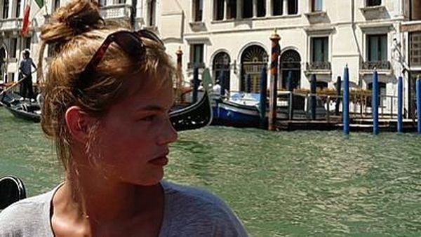 Foto: Liburannya Model Cantik Victorias Secret, Myrthe Bolt