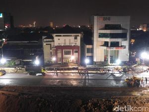 Besok Mau Diuji Coba, Pengaspalan Jalan Gubeng Dikebut