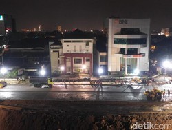 Besok Mau Diuji Coba, Pengaspalan Jalan Gubeng Dikebut