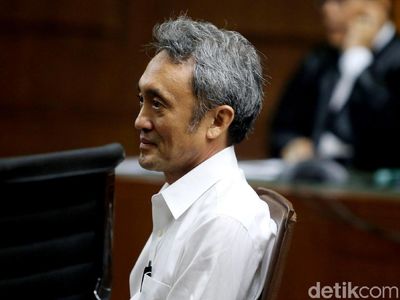 Ekspresi Eddy Sindoro Saat Mulai Diadili Usai Buron Hampir 2 Tahun