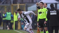 Posisi tertinggal, Juventus mau tak mau memasukkan Ronaldo di menit ke-65. (Foto: Alberto Lingria/Reuters)