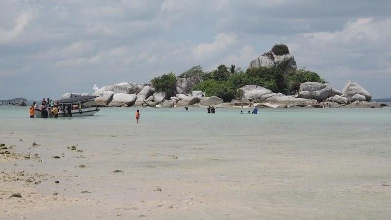 Pantai di Belitung (Almira Santoso/dTraveler)