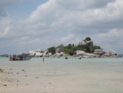 Menteri Susi Keluhkan Sampah di Pantai, Ini Kata Wakil Bupati Belitung
