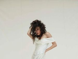 Wanita Dikritik Karena Gaun Pengantinnya Dianggap Mirip Pembalut Berdarah