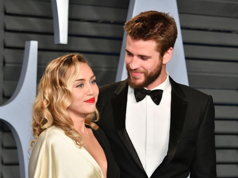 Alasan Miley Cyrus dan Liam Hemsworth Rahasiakan Pernikahan