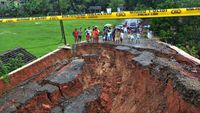 Penampakan Jalan Ambles di Lebak Banten