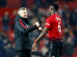 Paul Pogba menunjukkan sinarnya di Boxing Day. Dua golnya membantu Manchester United menang 3-1 atas Huddersfield Town. Reuters/Jason Cairnduff.