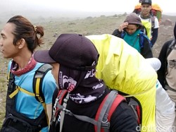 Dentuman Misterius Juga Kagetkan Pendaki Gunung Gede Pangrango