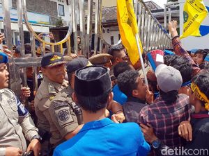 Mahasiswa Sukabumi Kritisi Program Kece dan Super