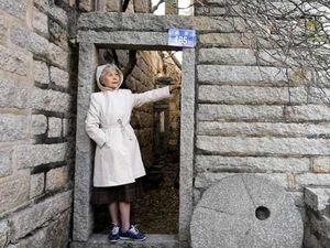 Ini Nenek 73 Tahun yang Keliling Dunia Sendirian, Bikin Millennial Salut