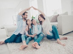 Menjaga Cinta Tetap Bersemi Meski Sudah Punya Anak