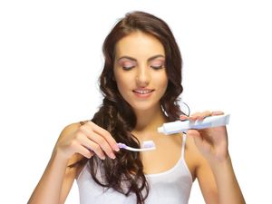 Banyak Wanita Percaya Mitos Pasta Gigi Bikin Vagina Kencang, Ini Bahayanya Banyak Wanita Percaya Mitos Pasta Gigi Bikin Vagina Kencang, Ini Bahayanya