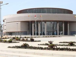 Senegal Desak Pengembalian Artefak Budaya Warga Afrika