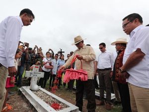 Ke Atambua, Prabowo Ziarah ke Makam Pejuang Joao Tavares