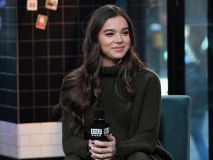 Hailee Steinfeld Bintang Bumblebee yang Cemerlang