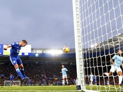 Leicester bisa membalas lima menit berselang lewat Marc Albrighton. Reuters/Carl Recine.