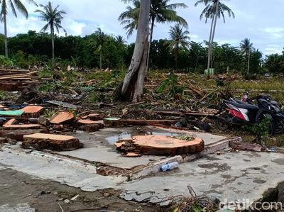 Potret Rumah Rata dengan Tanah Diterjang Tsunami di Sumur Banten