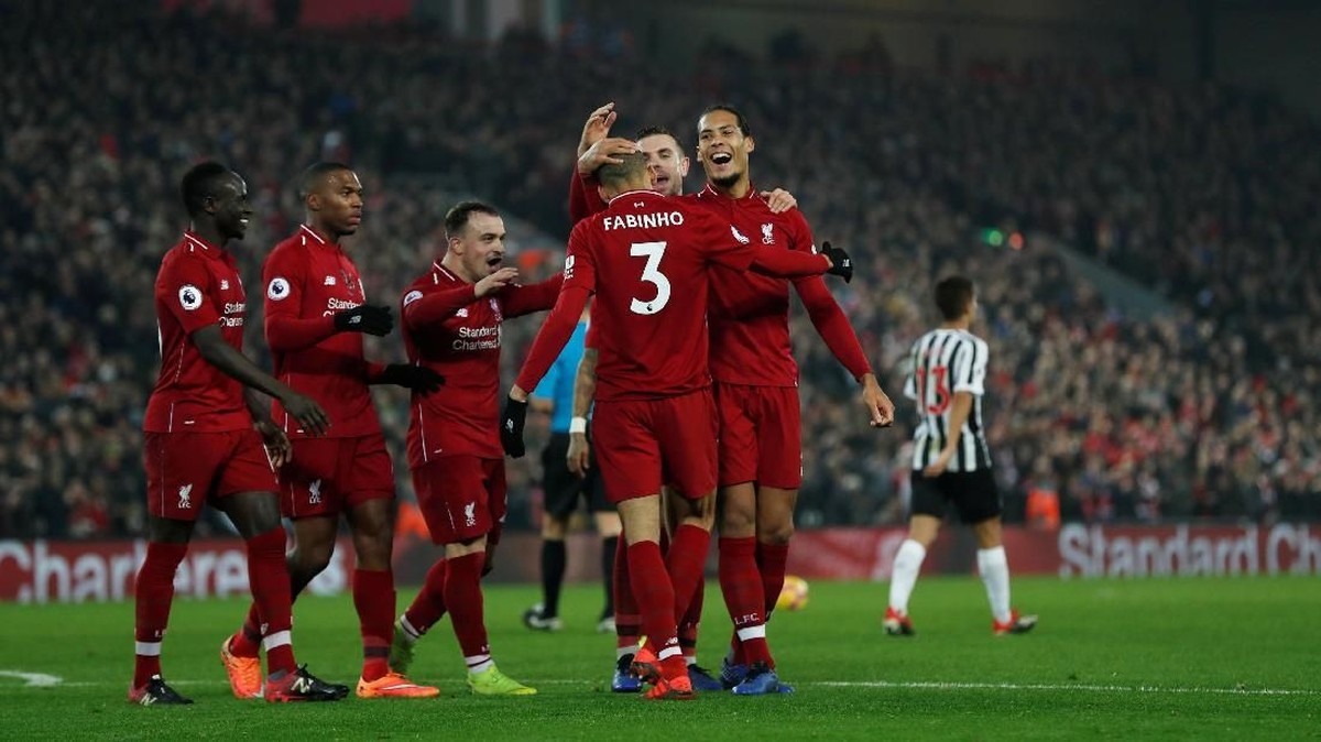 Bek Liverpool Virgil van Dijk meminta rekan-rekannya tenang menyikapi persaingan juara Liga Inggris. (Foto: Lee Smith/Action Images via Reuters)