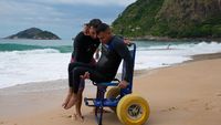 Kisah Penakluk Ombak dengan Tubuh Lumpuh dari Brazil