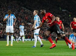 MU, yang menguasai laga dengan penguasaan bola sebesar 68 persen secara total, menambah dua gol di babak kedua. REUTERS/David Klein.