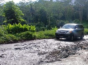 Sulitnya Akses Menuju Sumur, Lokasi Terdampak Paling Parah di Banten Sulitnya Akses Menuju Sumur, Lokasi Terdampak Paling Parah di Banten