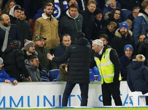 Arsenal Seri, Emery Tendang Botol Hingga Kena Suporter Brighton