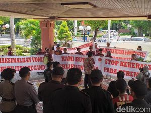 Geruduk DPRD Surabaya Kelompok Minoritas Ingin Perlakuan Sama