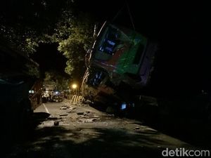 Dua Bus Tabrakan di Banyuwangi, Jalur Menuju Pantura Macet Total Dua Bus Tabrakan di Banyuwangi, Jalur Menuju Pantura Macet Total