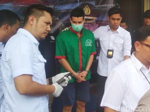 Pakai Baju Tahanan, Steve Emmanuel Terus Tertunduk saat Polisi Rilis Kasusnya