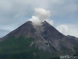 Gunung Merapi Gugurkan Lava Pijar 6 Kali Tadi Malam
