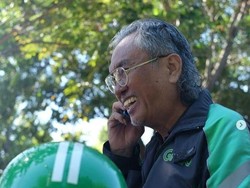 Cerita Ojol Lansia yang Bermimpi Makan di Restoran Cepat Saji