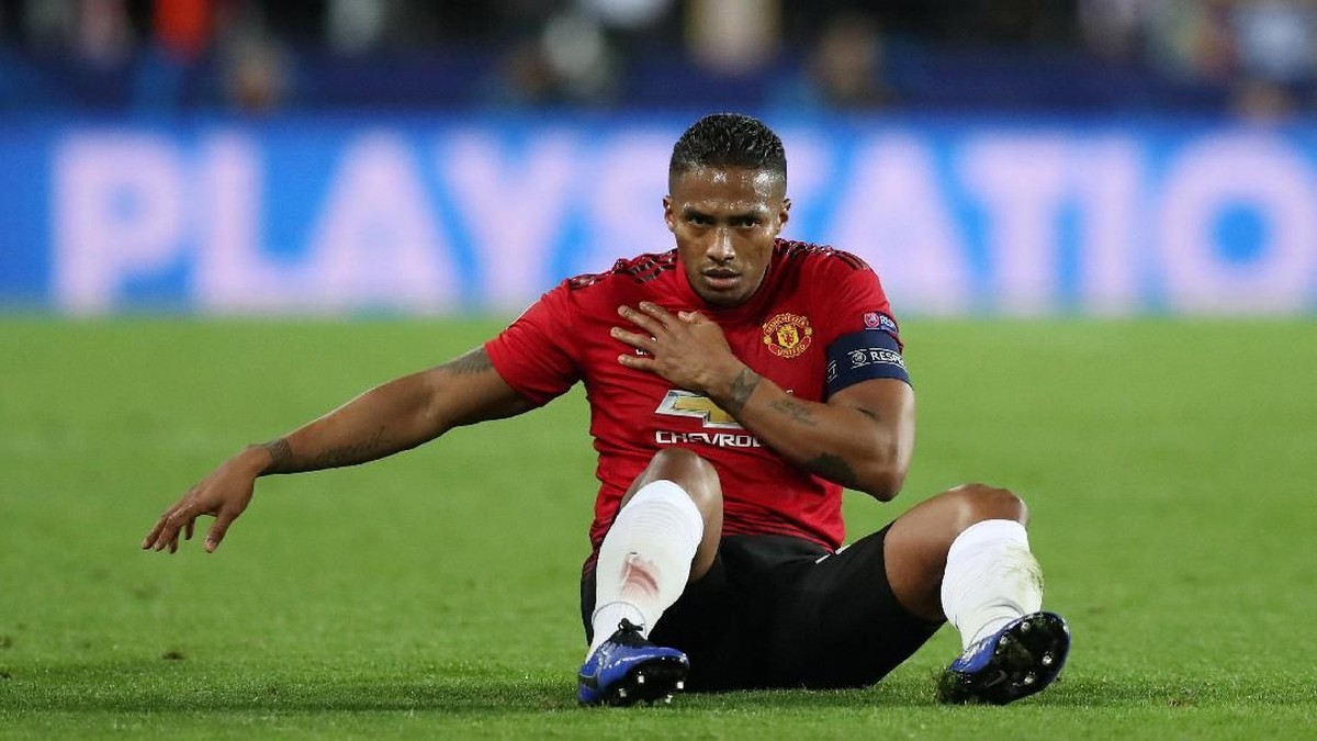Antonio Valencia tetap kapten Manchester United (Peter Cziborra/Reuters)