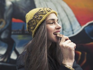 Wow, Hasil Penelitian Sebut Kebiasaan Ngemil Ternyata Menular Wow, Hasil Penelitian Sebut Kebiasaan Ngemil Ternyata Menular