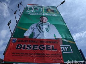 Disegel, Reklame Ketum PPP Masih Eksis di Jalan S Parman Disegel, Reklame Ketum PPP Masih Eksis di Jalan S Parman