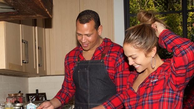 kebersamaan Jennifer Lopez dan Alex Rodriguez saat Natal