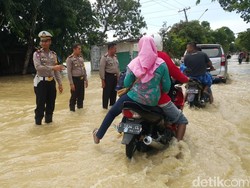 Sungai Gandong Meluap, Jalur Antar Kecamatan Bojonegoro Banjir 50 Cm