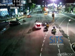 Mobil Tabrak Dua Bikers Hingga Terpelanting karena Pengemudi Mabuk