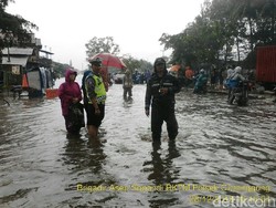 Banjir Depan Kahatex, Arus Lalu Lintas Bandung-Garut Dialihkan